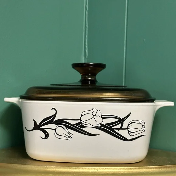 Vintage Corning Ware Lyric Black Tulips 1 1/2 Quart Casserole with Smoky Lid - Picture 3 of 6